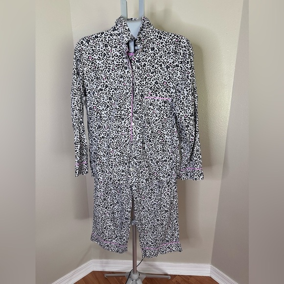 Victoria's Secret Black and White Cozy Pajama Set - Picture 1 of 10